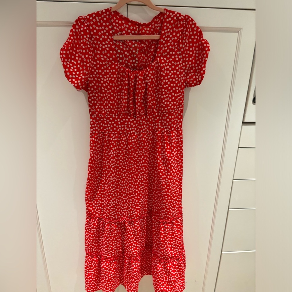 Adorable red floral dress - midi length Size L